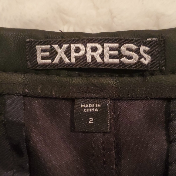 Shorts - Picture 3 of 3